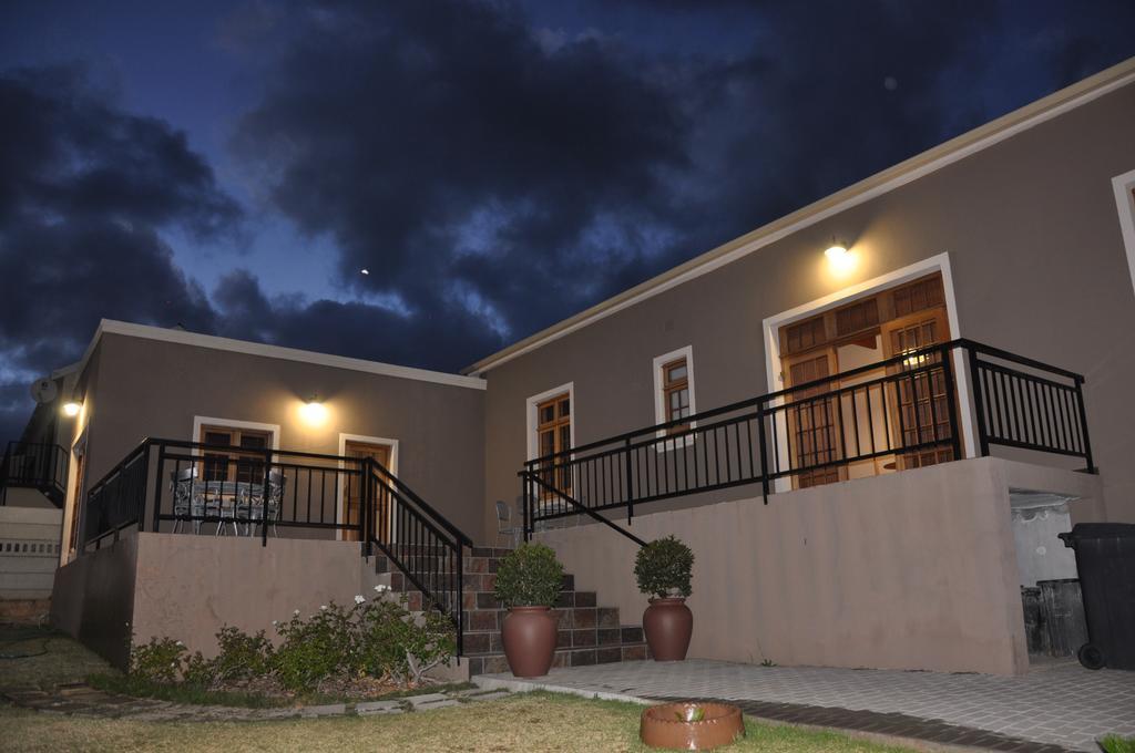 Berg En Dal Guesthouse Villiersdorp Exterior foto